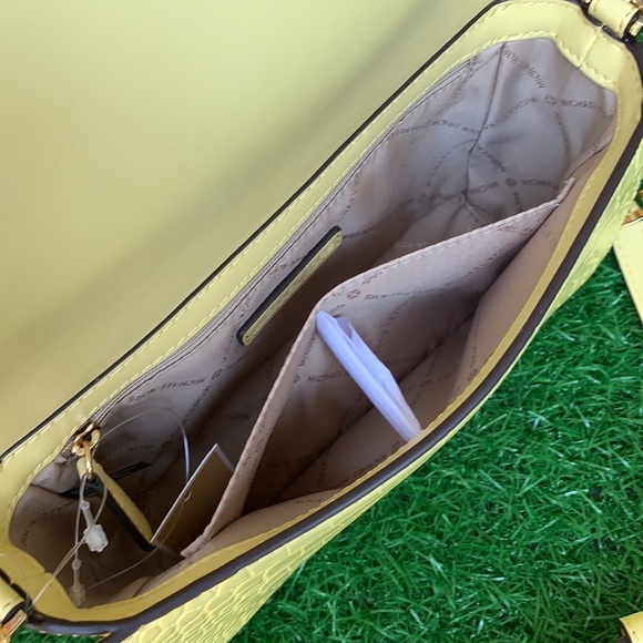 Michael Kors Mercer Sm clutch XBODY Buttercup - Picture 4 of 15